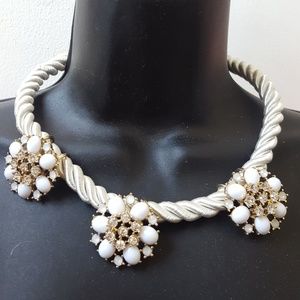 White royal vintage choker